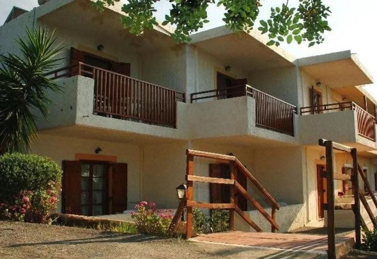 Отель Ceratonia Apartments 2*